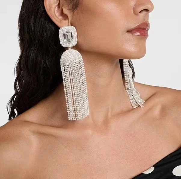 Жіночі сережки вечірня біжутерія Довгі 13 см jewelry сріблясті - Фото 7 Жіночі сережки вечірня біжутерія Довгі 13 см jewelry сріблясті - зображення 7