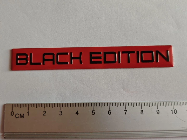 Металлическая 3D наклейка шильдик "RED-BLACK" 10.6х1.1 см — алюминиевая эмблема на авто, салон, багажник, мотоцикл, скутер и велосипед (Черно-красный), 1 шт - изображение 8