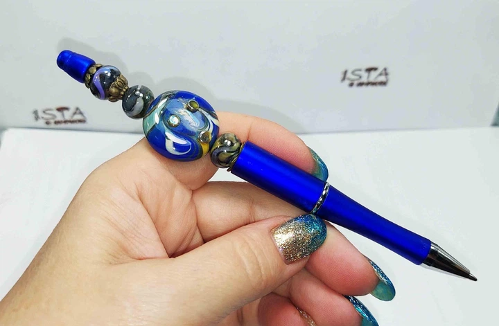 Ручка дизайнерская с авторскими бусинами с добавлением серебра 12145 ISTA Lampwork - изображение 7