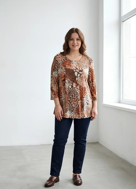 Блузка футболка женская плиссе в абстрактный принт M.Collection Коричневая 16795 2XL (укр 52-54) - изображение 3