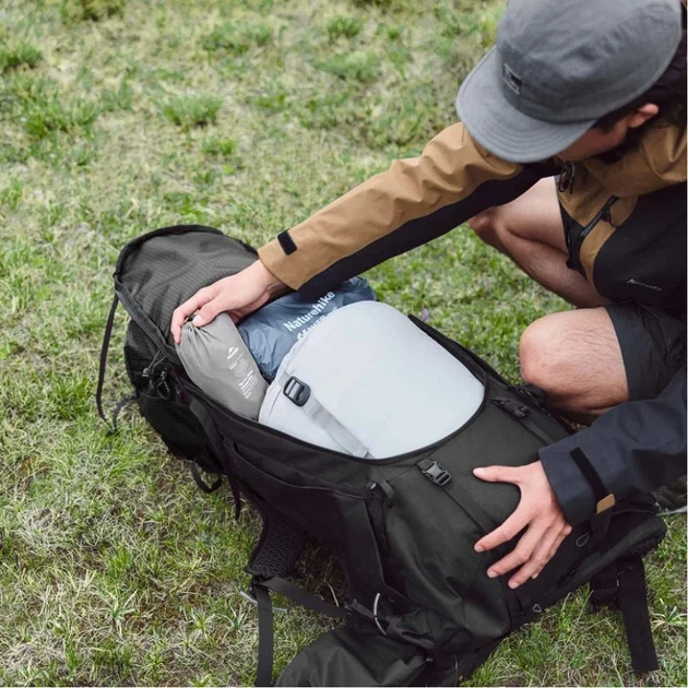 Рюкзак Naturehike Helium CNK2450XB014 L 70 Black - Фото 7 Рюкзак Naturehike Helium CNK2450XB014 L 70 Black - зображення 7