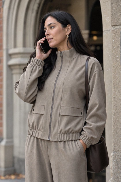 Бомбер жіночий костюмний прямого крою з коміром-стійкою Seventeen PreFall 26 бежевий S-M 2450.6830 - изображение 2