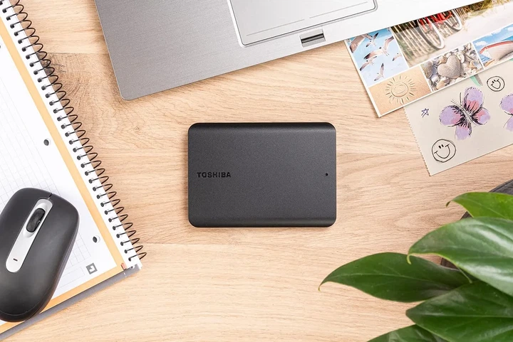 Портативний жорсткий диск Toshiba 2TB USB 3 чорний - зображення 2
