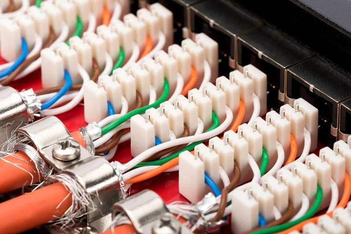 Патч-панель DIGITUS САТ 6A STP, настольная, 12 портов, собранная, черная. - Фото 3 Патч-панель DIGITUS САТ 6A STP, настольная, 12 портов, собранная, черная. - изображение 3