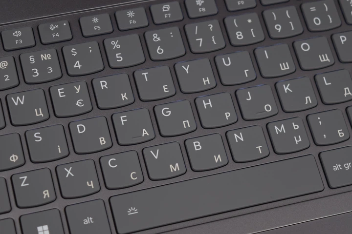 Ультрабук Lenovo Yoga Slim 7 15ILL9 U7 258V / 32GB / 1TB / Intel Arc 140V / 15.3" 2.8K IPS Touch 120Hz / Win11 Ноутбук (б/у) - изображение 2