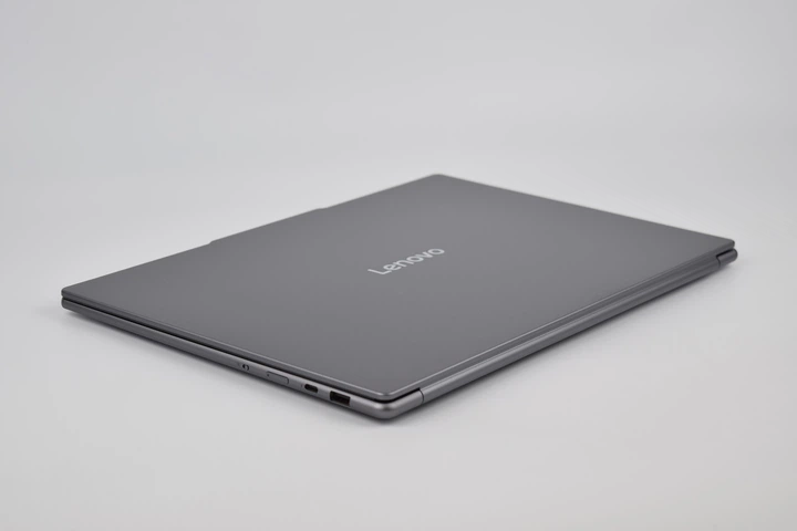 Ультрабук Lenovo Yoga Slim 7 15ILL9 U7 258V / 32GB / 1TB / Intel Arc 140V / 15.3" 2.8K IPS Touch 120Hz / Win11 Ноутбук (б/у) - изображение 3
