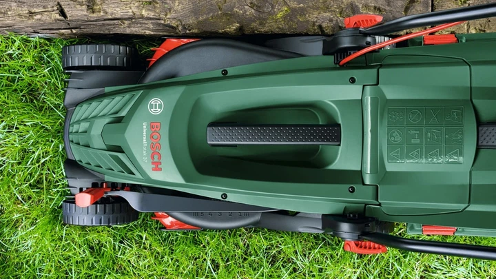 Електрична газонокосарка Bosch UniversalRotak 37-555, 1400 Вт, ширина скошування 37 см, об'єм травозбірника 40 л, регулювання висо - зображення 3