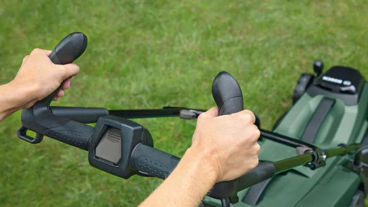 Акумуляторна газонокосарка Bosch CityMower 18V-32-300: 18В, 1х4А·год, ширина косіння 34 см, об'єм травозбірника 31 л, висота різу - зображення 6