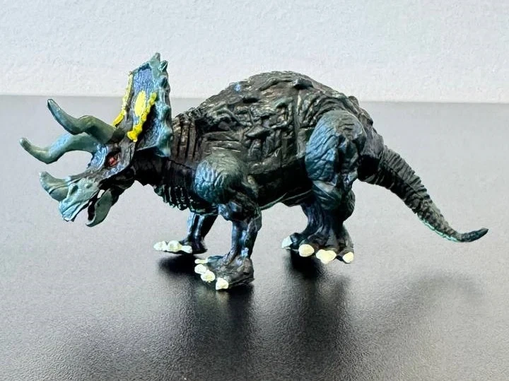 Фігурка динозавра Трицератопс жовто-зелений Dino Toys 56597 - Фото 2 Фігурка динозавра Трицератопс жовто-зелений Dino Toys 56597 - зображення 2
