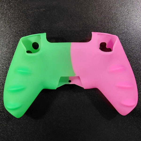 Силіконовий чохол для джойстика PS5 Dualsense (green-pink) + у подарунок 2 накладки - Фото 4 Силіконовий чохол для джойстика PS5 Dualsense (green-pink) + у подарунок 2 накладки - зображення 4