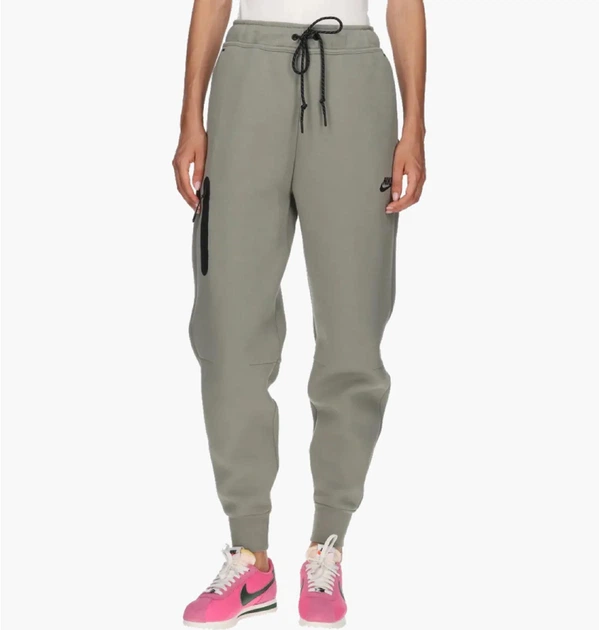 Брюки жіночі Nike Sportswear Tech Fleece Olive XS Оливковий HV6779-320 - Фото 1 Брюки жіночі Nike Sportswear Tech Fleece Olive XS Оливковий HV6779-320 - зображення 1
