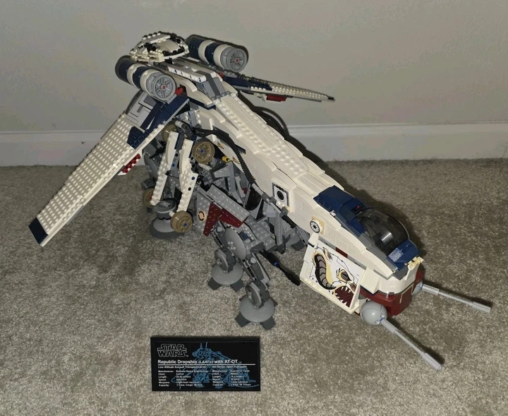 Конструктор Star Wars | Зоряні Війни | Republic Dropship + AT-OT | 1758 деталей | 10195 - Фото 6 Конструктор Star Wars | Зоряні Війни | Republic Dropship + AT-OT | 1758 деталей | 10195 - зображення 6