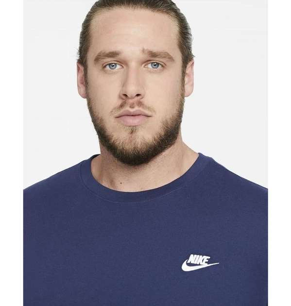 Футболка чоловіча Nike M Nsw Club Tee 2XL Синій AR4997-410 - Фото 8 Футболка чоловіча Nike M Nsw Club Tee 2XL Синій AR4997-410 - зображення 8