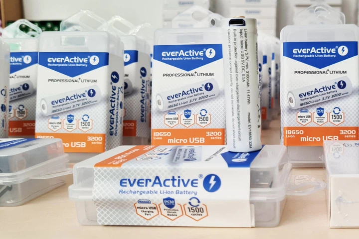 Акумулятор Li-Ion 18650 EverActive 3200 мА·год 7 А MicroUSB (з захистом) 4544399 - Фото 4 Акумулятор Li-Ion 18650 EverActive 3200 мА·год 7 А MicroUSB (з захистом) 4544399 - зображення 4