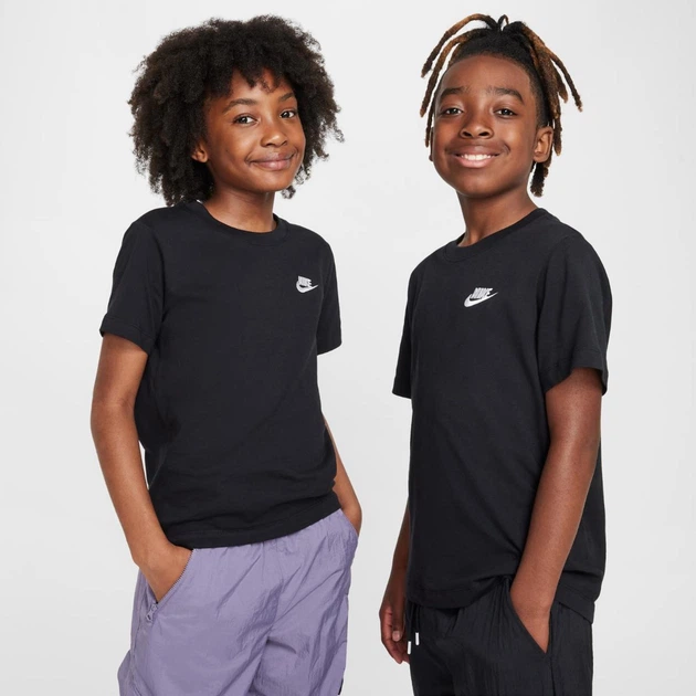 Футболка дитяча Nike K Nsw Tee Emb Futura Lbr M зріст 140 см Чорний FZ5177-010 - Фото 2 Футболка дитяча Nike K Nsw Tee Emb Futura Lbr M зріст 140 см Чорний FZ5177-010 - зображення 2