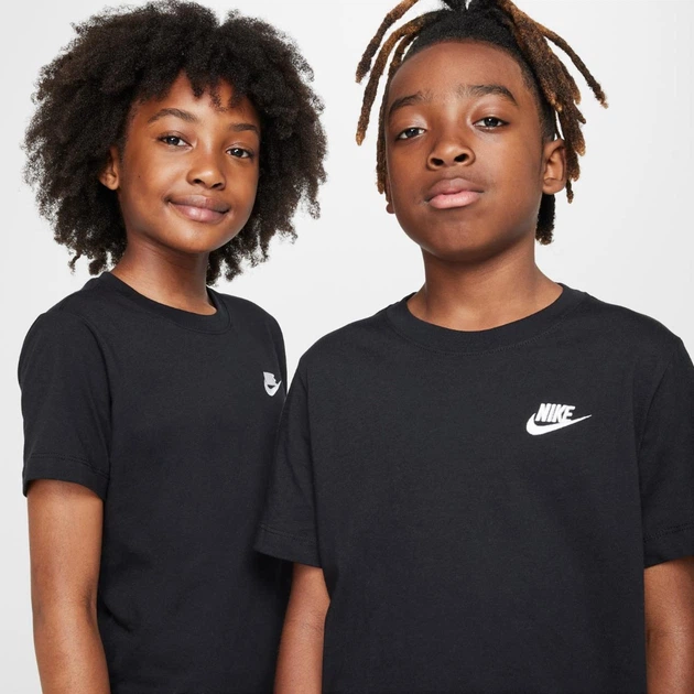 Футболка дитяча Nike K Nsw Tee Emb Futura Lbr S зріст 128 см Чорний FZ5177-010 - Фото 4 Футболка дитяча Nike K Nsw Tee Emb Futura Lbr S зріст 128 см Чорний FZ5177-010 - зображення 4