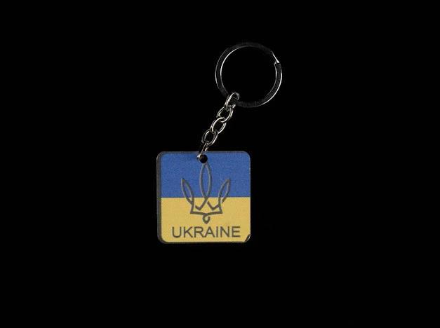Брелок патріотичний "Ukraine" металевий з УФ-друком 40х40 мм (BR-116) - зображення 4