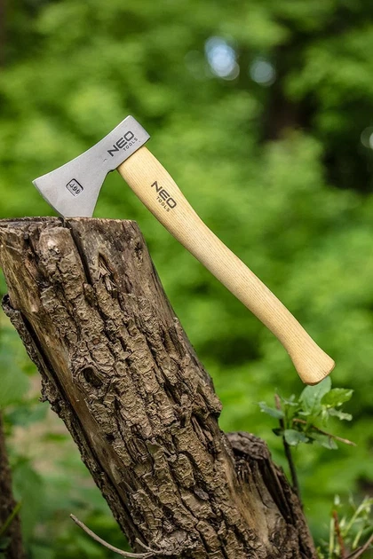Универсальный топор Neo Tools Bushcraft, рукоятка ясень, 34.5 см, 400 г, кожаный чехол. - изображение 3