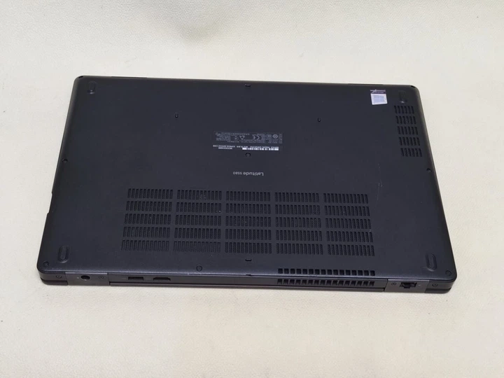Ноутбук Dell Latitude 5580 / 15.6" (1920x1080) IPS / Intel Core i7-7820HQ (4 (8) ядра по 2.9 - 3.9 GHz) / 16 GB DDR4 / 256 GB SSD / nVidia GeForce 940MX, 2 GB GDDR5, 64-bit / WebCam б/у - Фото 8 Ноутбук Dell Latitude 5580 / 15.6" (1920x1080) IPS / Intel Core i7-7820HQ (4 (8) ядра по 2.9 - 3.9 GHz) / 16 GB DDR4 / 256 GB SSD / nVidia GeForce 940MX, 2 GB GDDR5, 64-bit / WebCam б/у - изображение 8