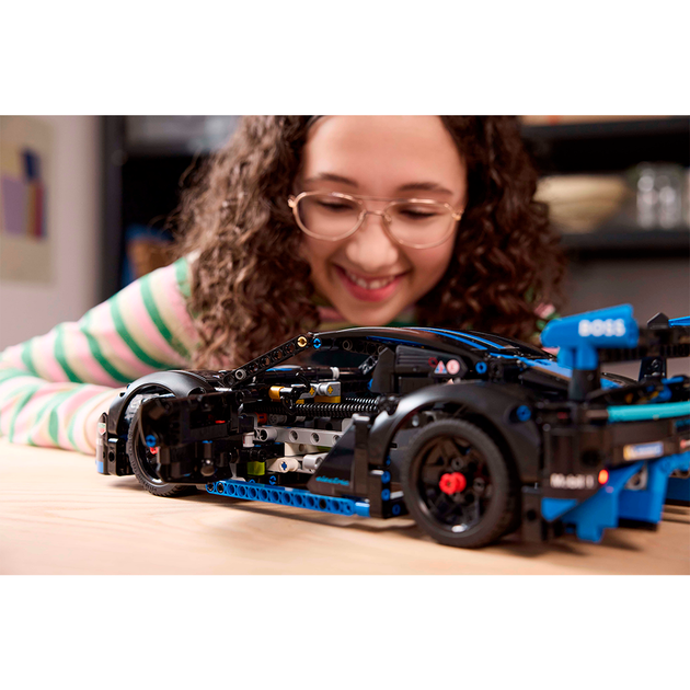 Конструктор LEGO Technic Автомобиль для гонок Porsche GT4 e-Performance 834 детали (42176) - изображение 8