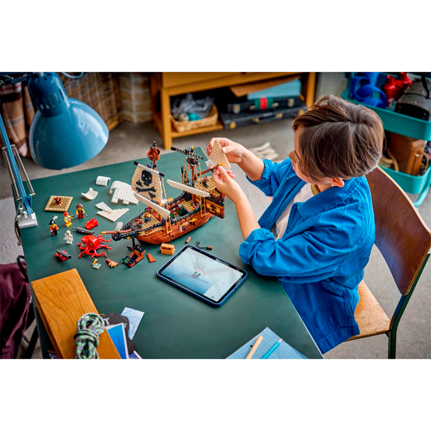 Конструктор LEGO Creator Культовый пиратский корабль 1074 детали (31387) - изображение 6