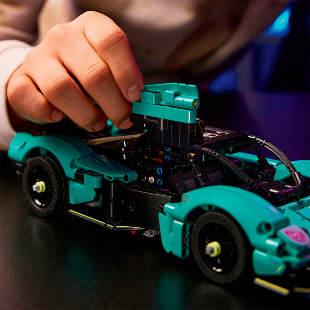 Конструктор LEGO Technic Aston Martin Valkyrie 707 деталей (42208) - зображення 5