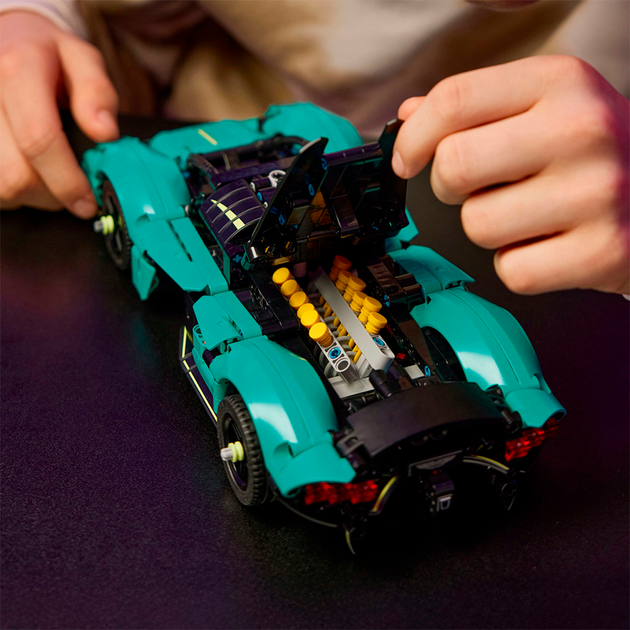 Конструктор LEGO Technic Aston Martin Valkyrie 707 деталей (42208) - зображення 6