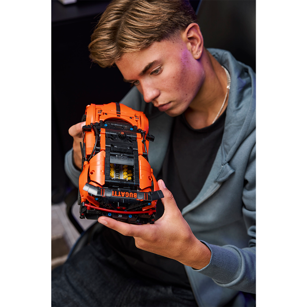 Конструктор LEGO Technic Гиперкар Bugatti Chiron Pur Sport 771 деталь (42222) - изображение 6