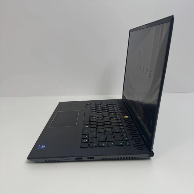 Ігровий ноутбук Б-клас Dell Alienware m16 R2 / 16" (2560x1600) IPS / Intel Core Ultra 7 155H (16 (22) ядер по 1.4 - 4.8 GHz) / 16 GB DDR5 / 1000 GB SSD NVMe / nVidia GeForce RTX 4070, 8 GB GDDR6, 128-bit / WebCam б/в - Фото 5 Ігровий ноутбук Б-клас Dell Alienware m16 R2 / 16" (2560x1600) IPS / Intel Core Ultra 7 155H (16 (22) ядер по 1.4 - 4.8 GHz) / 16 GB DDR5 / 1000 GB SSD NVMe / nVidia GeForce RTX 4070, 8 GB GDDR6, 128-bit / WebCam б/в - зображення 5