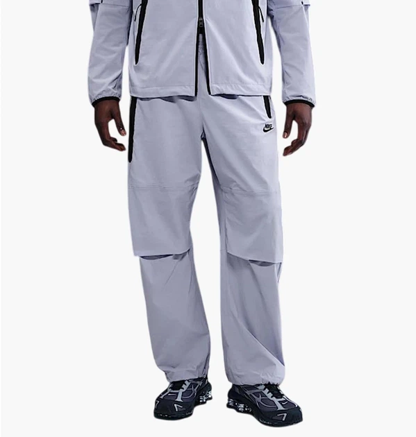 Брюки чоловічі Nike Tech Woven Grey/Black M Чорний, Сірий HM7158-057 - Фото 1 Брюки чоловічі Nike Tech Woven Grey/Black M Чорний, Сірий HM7158-057 - зображення 1