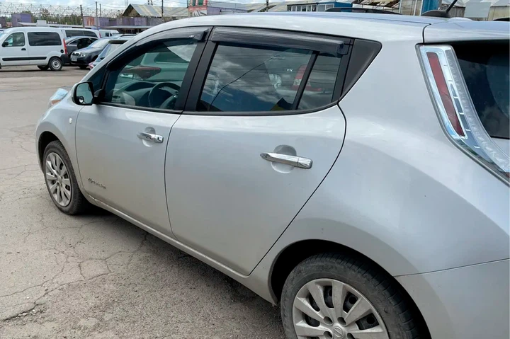 Ветровики на окна (4 шт, HIC) для Nissan Leaf 2010-2017 гг - изображение 9