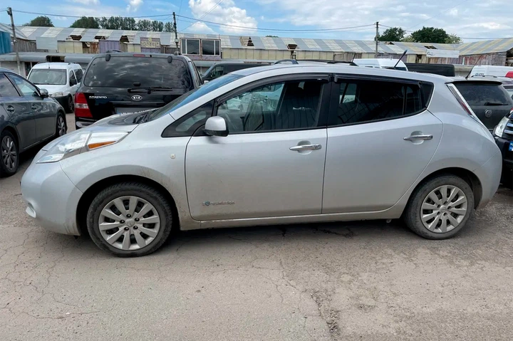 Ветровики на окна (4 шт, HIC) для Nissan Leaf 2010-2017 гг - изображение 11