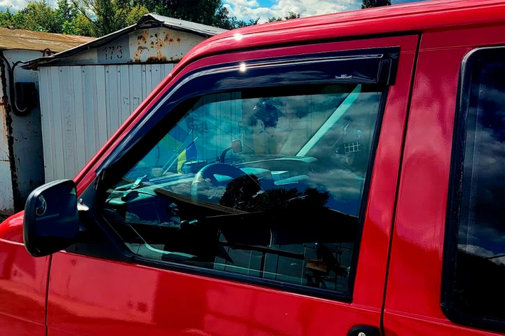 Ветровики на окна (2 шт, HIC) для Volkswagen T4 Transporter 1990-2003 гг - изображение 2