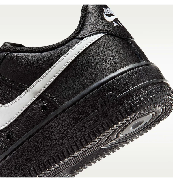 Кроссовки детские Nike Y Air Force 1 Tech Black 38.5 Черный IR3992-001 - Фото 8 Кроссовки детские Nike Y Air Force 1 Tech Black 38.5 Черный IR3992-001 - изображение 8