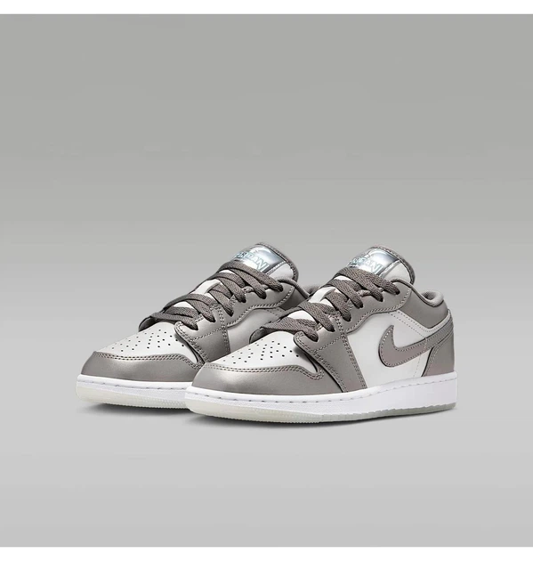 Кроссовки детские Nike 1 Low Se Grey/White 40 HV4398-014 - Фото 7 Кроссовки детские Nike 1 Low Se Grey/White 40 HV4398-014 - изображение 7