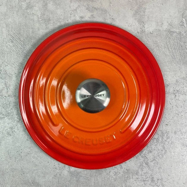 Каструля с крышкой Le Creuset Signature Cast Iron Round Casserole 21177200902430 20 см 2.4 л огненная - Фото 5 Каструля с крышкой Le Creuset Signature Cast Iron Round Casserole 21177200902430 20 см 2.4 л огненная - изображение 5