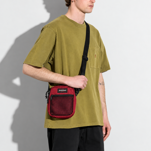 Сумка через плечо Eastpak The One Powr красного цвета. - изображение 4
