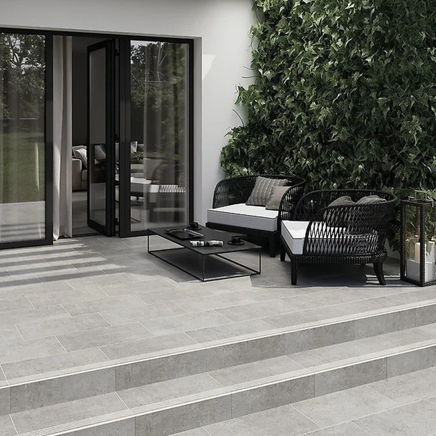 Ступенька из керамогранита Highbrook Grey Steptread серая 8x598x298 мм - Фото 2 Ступенька из керамогранита Highbrook Grey Steptread серая 8x598x298 мм - изображение 2