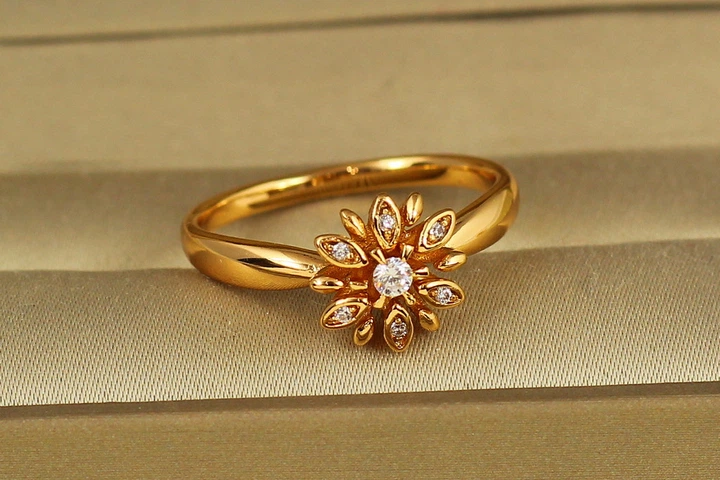 Кольцо Xuping Jewelry Маргаритка р 16 золотистое - Фото 1 Кольцо Xuping Jewelry Маргаритка р 16 золотистое - изображение 1