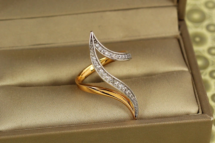 Кольцо Xuping Jewelry перстень лилия с родием р 17 золотистое - Фото 2 Кольцо Xuping Jewelry перстень лилия с родием р 17 золотистое - изображение 2