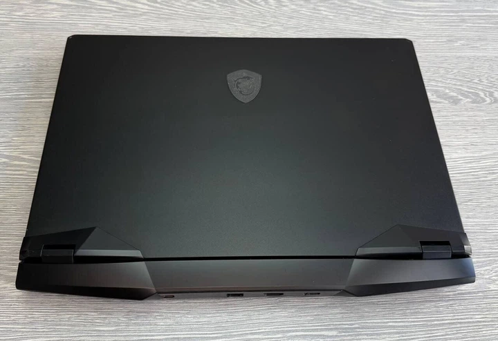 Іггровий ноутбук MSI GP66 Leopard 11UH / 15.6" (1920x1080) IPS / Intel Core i7-11800H (8 (16) ядер по 1.9 - 4.6 GHz) / 16 GB DDR4 / 1000 GB SSD / nVidia GeForce RTX 3080, 8 GB GDDR6, 256-bit / WebCam б/в - Фото 6 Іггровий ноутбук MSI GP66 Leopard 11UH / 15.6" (1920x1080) IPS / Intel Core i7-11800H (8 (16) ядер по 1.9 - 4.6 GHz) / 16 GB DDR4 / 1000 GB SSD / nVidia GeForce RTX 3080, 8 GB GDDR6, 256-bit / WebCam б/в - зображення 6