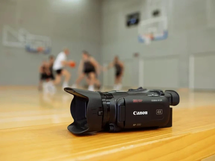 Цифрова відеокамера Canon Legria HF G70 4K 20x зум 3,5" чорна - зображення 3