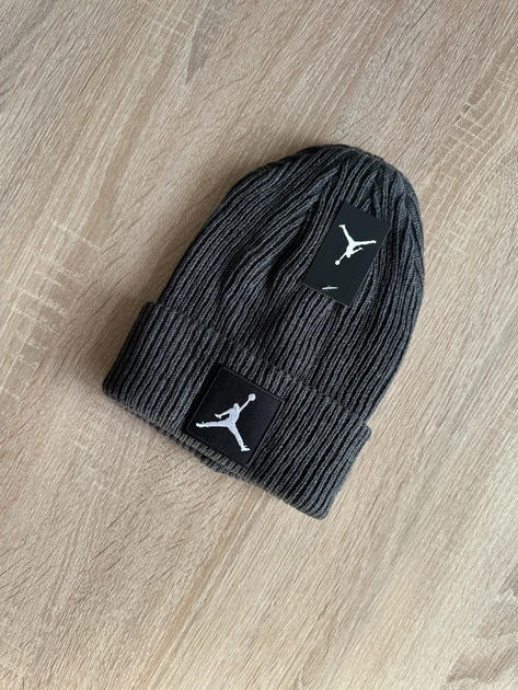 Зимняя мужская шапка Nike Air Jordan для зимы, теплая вязаная шапка найк Джордан с логотипом, универсальный размер One Size темно серый цвет DRE010 - изображение 3