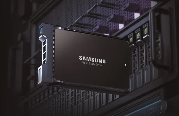 SSD диск Samsung PM983a 7.68TB PCIe 3.0 x4 2.5" U.2 3000/2200MB/s (MZQLB7T6HALA-00W07) - зображення 4