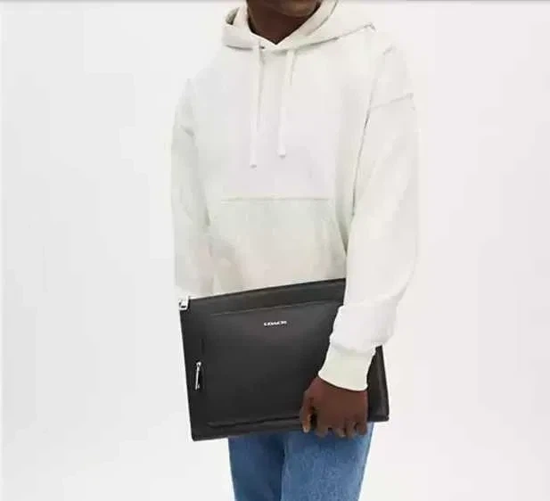 Coach Чоловіча шкіряна папка-портфель під документи та планшет — Чорна - Фото 1 Coach Чоловіча шкіряна папка-портфель під документи та планшет — Чорна - зображення 1