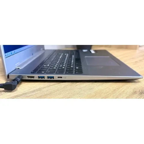 Ноутбук Medion P17607 17.3" i5-10210U 3.9GHz 8GB DDR4 128 GB SSD + ОС Windows 10 Home + АКБ + ЗП Б/В | 25207 - зображення 2