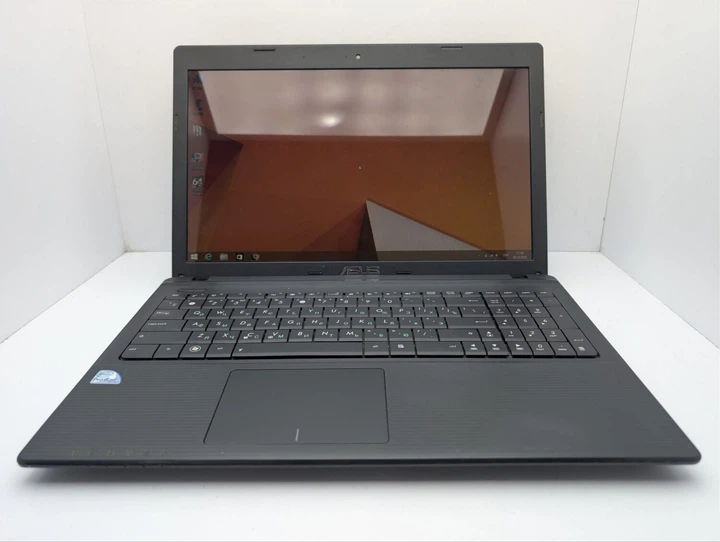 Ноутбук Asus X55 / 15.6" (1366x768) TN / Intel Pentium B9800 (2 ядра по 2.4 GHz) / 4 GB DDR3 / 500 GB HDD / Intel HD Graphics / WebCam / DVD-ROM б/в - Фото 2 Ноутбук Asus X55 / 15.6" (1366x768) TN / Intel Pentium B9800 (2 ядра по 2.4 GHz) / 4 GB DDR3 / 500 GB HDD / Intel HD Graphics / WebCam / DVD-ROM б/в - зображення 2