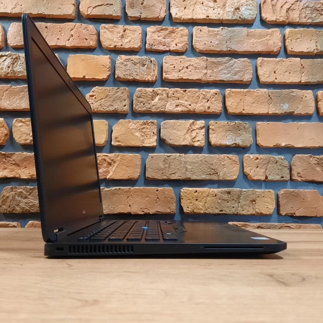 Ультрабук Dell Latitude E7470 / 14" (1366x768) TN / Intel Core i5-6300U (2 (4) ядра по 2.4 - 3.0 GHz) / 8 GB DDR4 / 240 GB SSD / Intel HD Graphics 520 / WebCam б/у - изображение 4