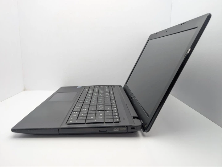 Ноутбук Asus X55 / 15.6" (1366x768) TN / Intel Pentium B9800 (2 ядра по 2.4 GHz) / 4 GB DDR3 / 500 GB HDD / Intel HD Graphics / WebCam / DVD-ROM б/в - Фото 5 Ноутбук Asus X55 / 15.6" (1366x768) TN / Intel Pentium B9800 (2 ядра по 2.4 GHz) / 4 GB DDR3 / 500 GB HDD / Intel HD Graphics / WebCam / DVD-ROM б/в - зображення 5