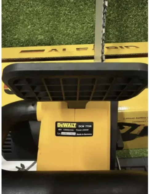 Електропила акумуляторна DeWalt 48 В 6 А·год, ланцюгова безщіткова пила для обрізання дерев і заготівлі дров, шина 40 см, 2 акумулятори в комплекті, автоматичне змащування ланцюга, безключове натягування, швидкість 24 м/с - Фото 4 Електропила акумуляторна DeWalt 48 В 6 А·год, ланцюгова безщіткова пила для обрізання дерев і заготівлі дров, шина 40 см, 2 акумулятори в комплекті, автоматичне змащування ланцюга, безключове натягування, швидкість 24 м/с - изображение 4